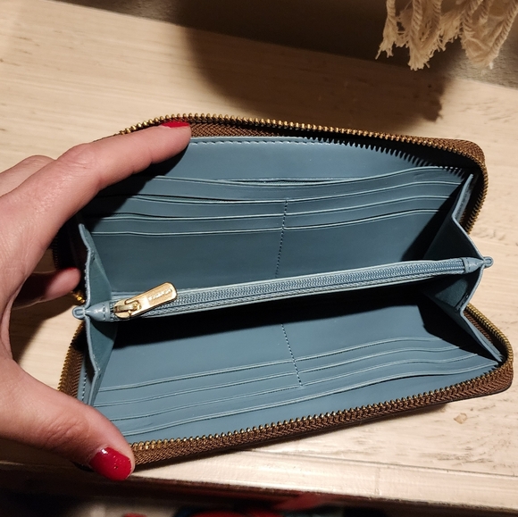 Ombre Coach Wallet w/Zipper - Picture 3 of 3